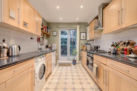 3 bedroom flat to rent, Wickham Road, SE4