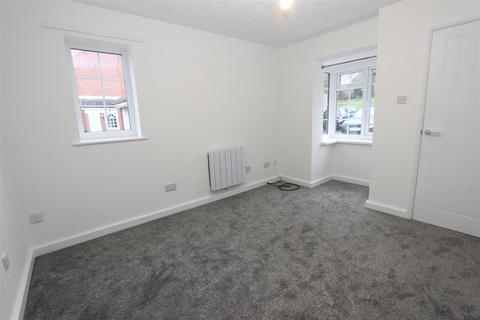 1 bedroom end of terrace house to rent, Thistle Close, Chaulden, Hemel Hempstead, Hertfordshire, HP1 2DE