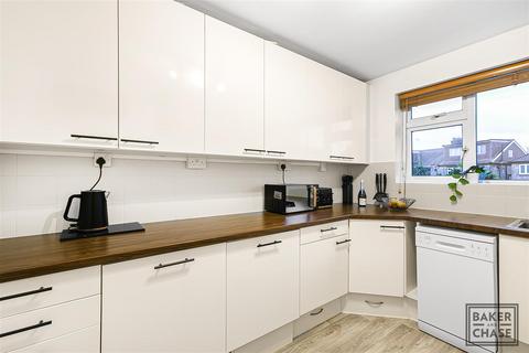 2 bedroom maisonette for sale, Cheviot Close, Enfield EN1