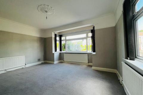 2 bedroom flat for sale, Lechmere Avenue, Woodford Green IG8