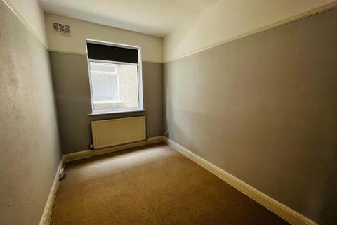 2 bedroom flat for sale, Lechmere Avenue, Woodford Green IG8