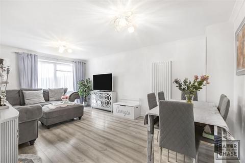 2 bedroom flat for sale, Adamsrill Close, Enfield EN1