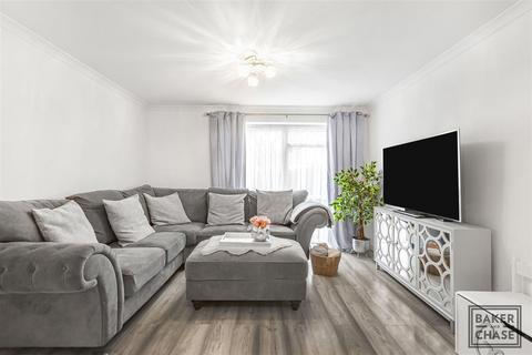 2 bedroom flat for sale, Adamsrill Close, Enfield EN1