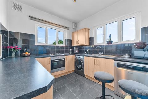 19b Lake Avenue, Bromley, BR1 4EN