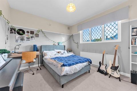 19b Lake Avenue, Bromley, BR1 4EN