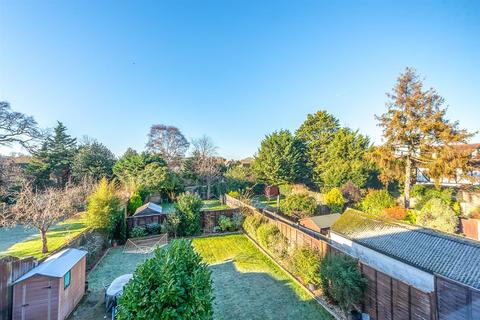 19b Lake Avenue, Bromley, BR1 4EN