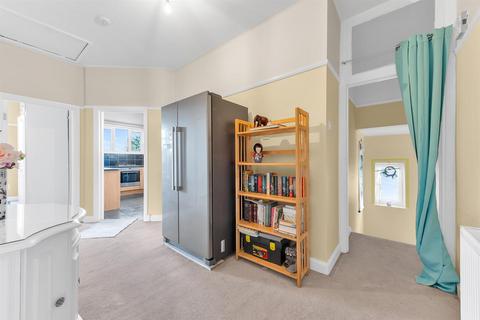 19b Lake Avenue, Bromley, BR1 4EN