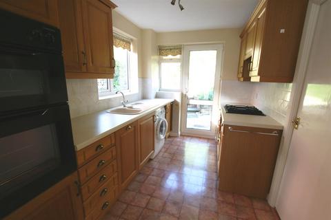 3 bedroom semi-detached house to rent, Sebright Close, Pershore, Worcestershire