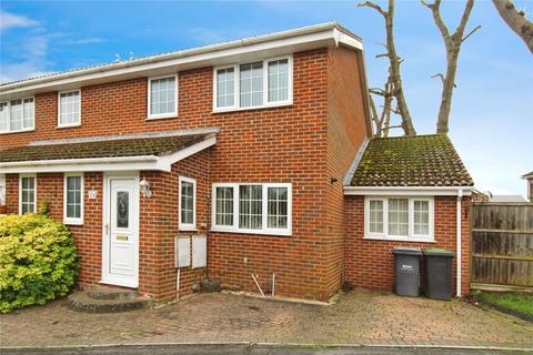 3 bedroom semi-detached house to rent, Farriers Way, Hampshire PO7