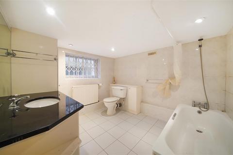 1 York Square, London, E14 7LU