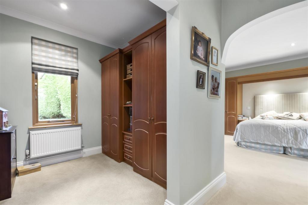 Bed 1 Dressing Room