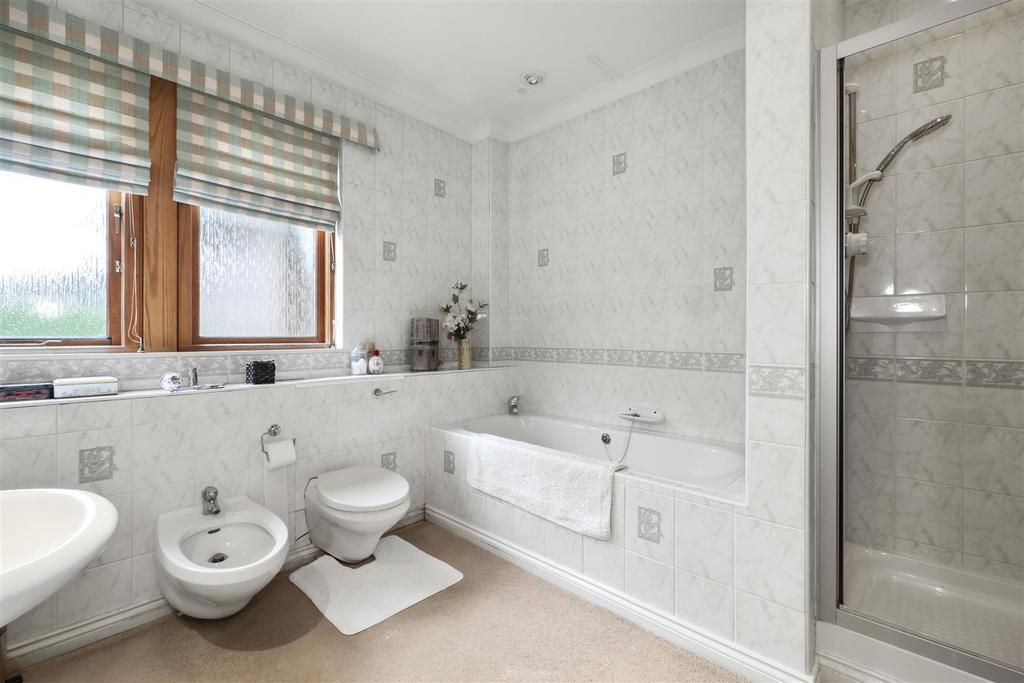 Bed 1 En Suite