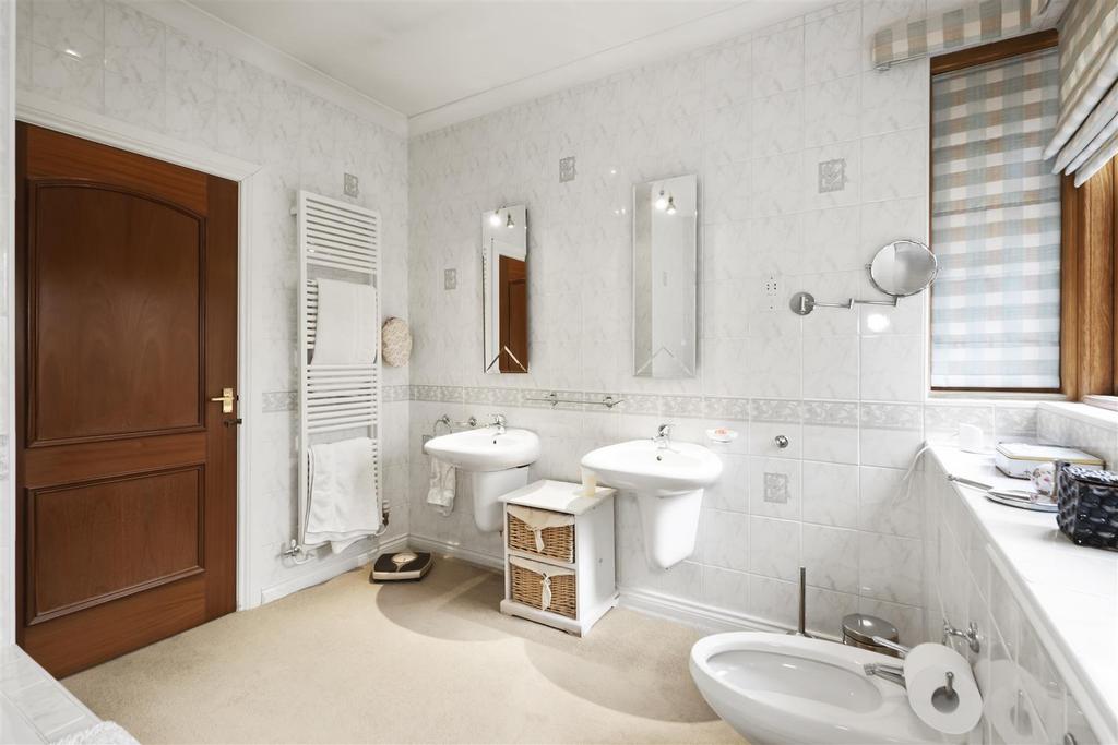 Bed 1 En Suite