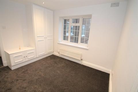 Studio to rent, Herga Court, Sudbury Hill, Harrow on the Hill