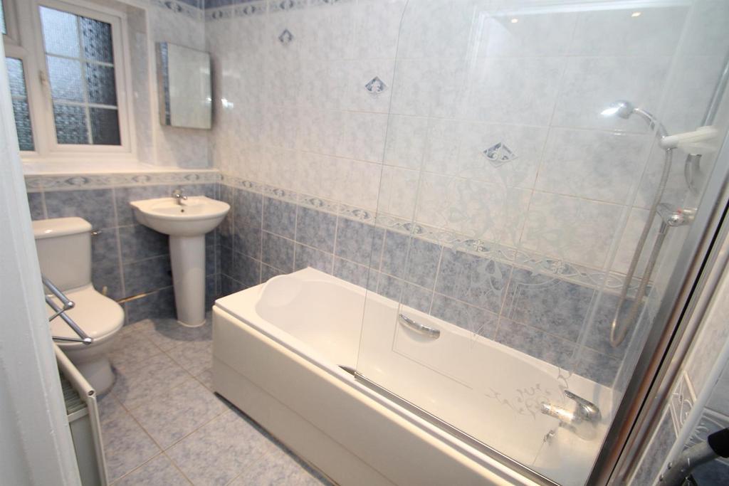 Bathroom 2.JPG