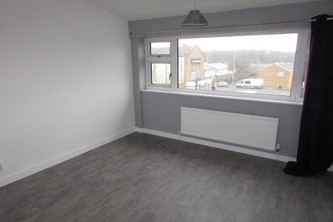 3 bedroom maisonette to rent, a Bedwell Crescent, Stevenage, Hertfordshire