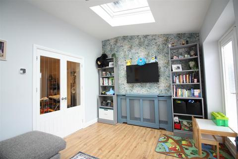 3 bedroom semi-detached house for sale, Somerville Green, Leeds LS14