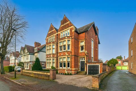 6 bedroom semi-detached house for sale, Knighton Drive, Leicester