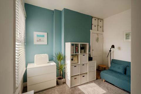 Flat B, 47 Richmond Road, London, E11 4BX