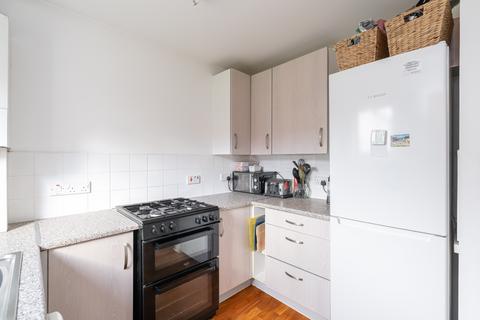 2 bedroom ground floor flat for sale, Castleview Grove, Edinburgh EH16