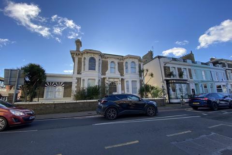 2 bedroom flat for sale, Queen Street, Deal, CT14