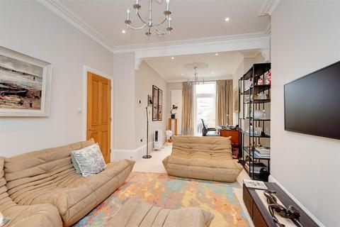 10 Leighton Grove, London, NW5 2RA