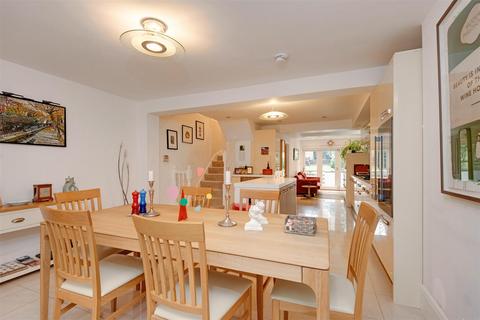 10 Leighton Grove, London, NW5 2RA