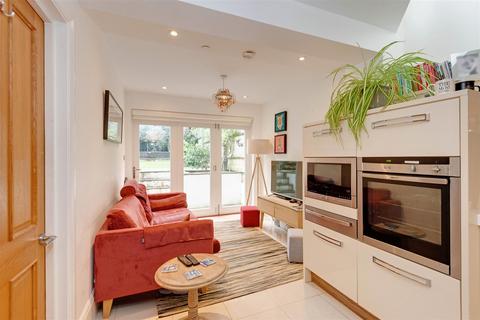 10 Leighton Grove, London, NW5 2RA