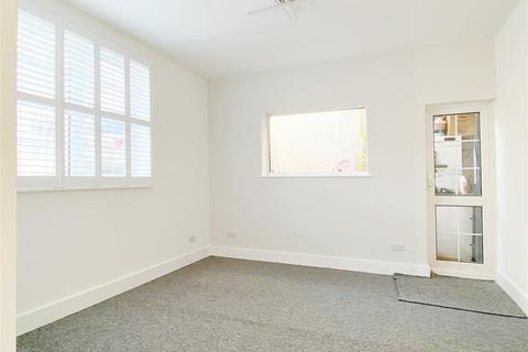 2 bedroom terraced house to rent, Terminus Road, Brighton BN1