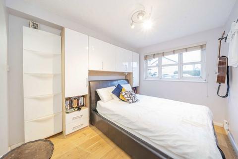 2 bedroom flat for sale, Kingfisher Way, London NW10