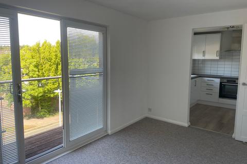 1 bedroom flat to rent, Cardinal Close, Reading RG4