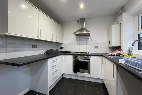 2 bedroom terraced house to rent, Wolsey Way