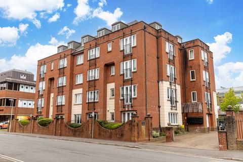 2 bedroom flat for sale, Garland Road, East Grinstead RH19