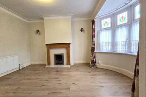 4 bedroom terraced house to rent, Selwyn Avenue, Ilford