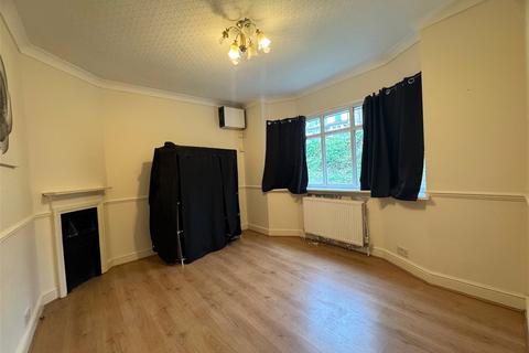 2 bedroom maisonette to rent, Godstone Road, Whyteleafe, Surrey, CR3