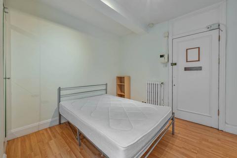 Studio to rent, Witley Court, Bloomsbury, London, WC1N