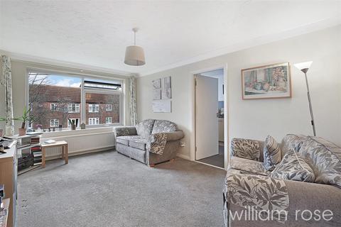 2 bedroom apartment for sale, Chingford Avenue, London E4