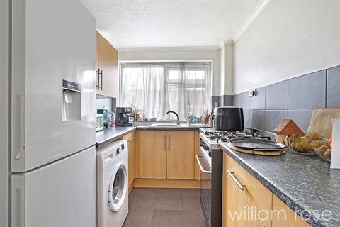 2 bedroom apartment for sale, Chingford Avenue, London E4