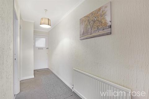 2 bedroom apartment for sale, Chingford Avenue, London E4