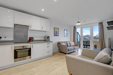 2 bedroom flat for sale, Grosvenor Court, Adenmore Road, London