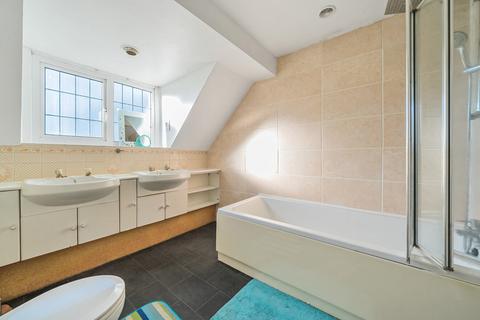 8 Roedeer Copse, Haslemere, GU27 1RF