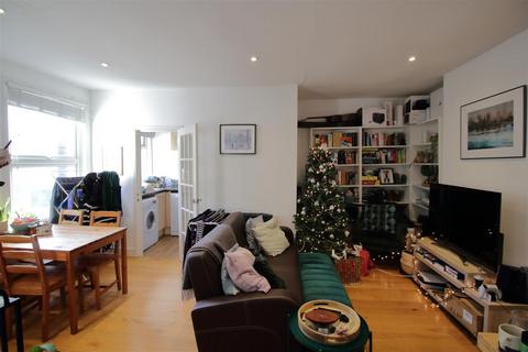 2 bedroom flat to rent, Josephine Avenue, London SW2