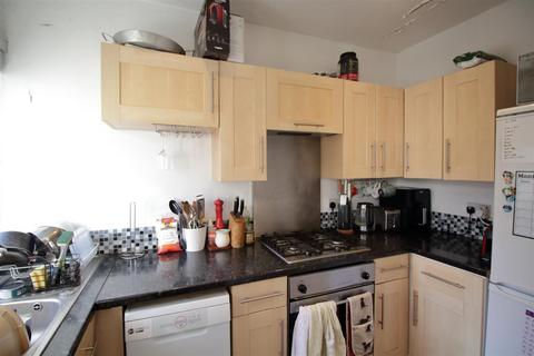 2 bedroom flat to rent, Josephine Avenue, London SW2