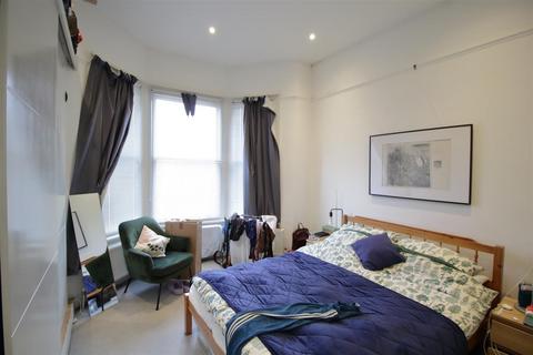 2 bedroom flat to rent, Josephine Avenue, London SW2