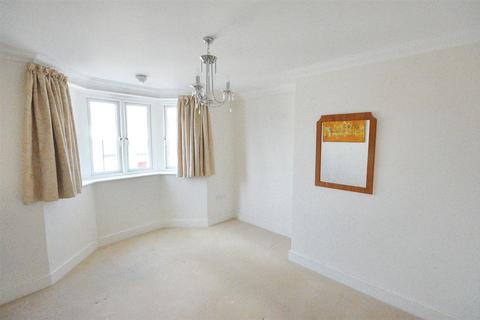 2 bedroom flat to rent, Compton Street, Eastbourne