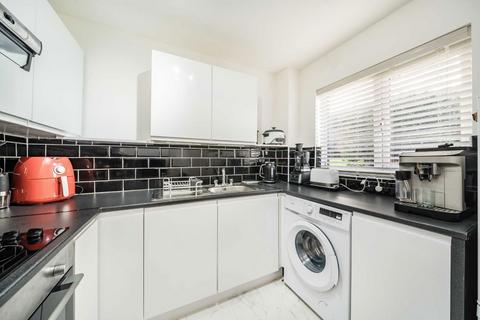 2 bedroom flat for sale, St. Benedicts Close, London SW17