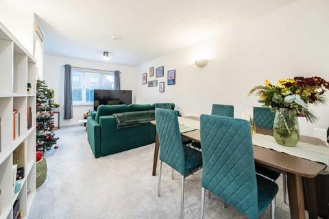 2 bedroom flat for sale, St. Benedicts Close, London SW17