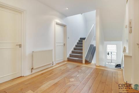 3 bedroom flat to rent, Compayne Gardens, South Hampstead NW6