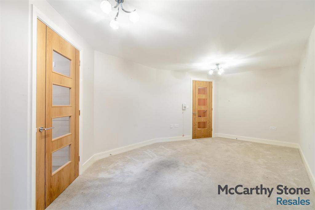 8676949-interior13.jpg