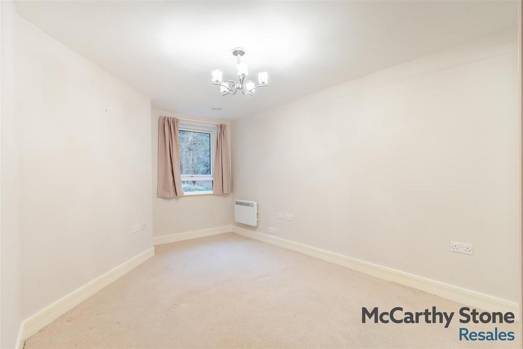 8676949-interior10.jpg